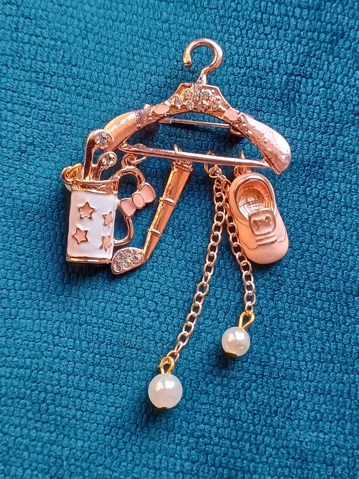 Jolie broche fantaisie